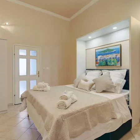 Apartman The Beachfront Old Town