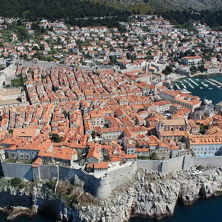 The Beachfront Old Town Apartman